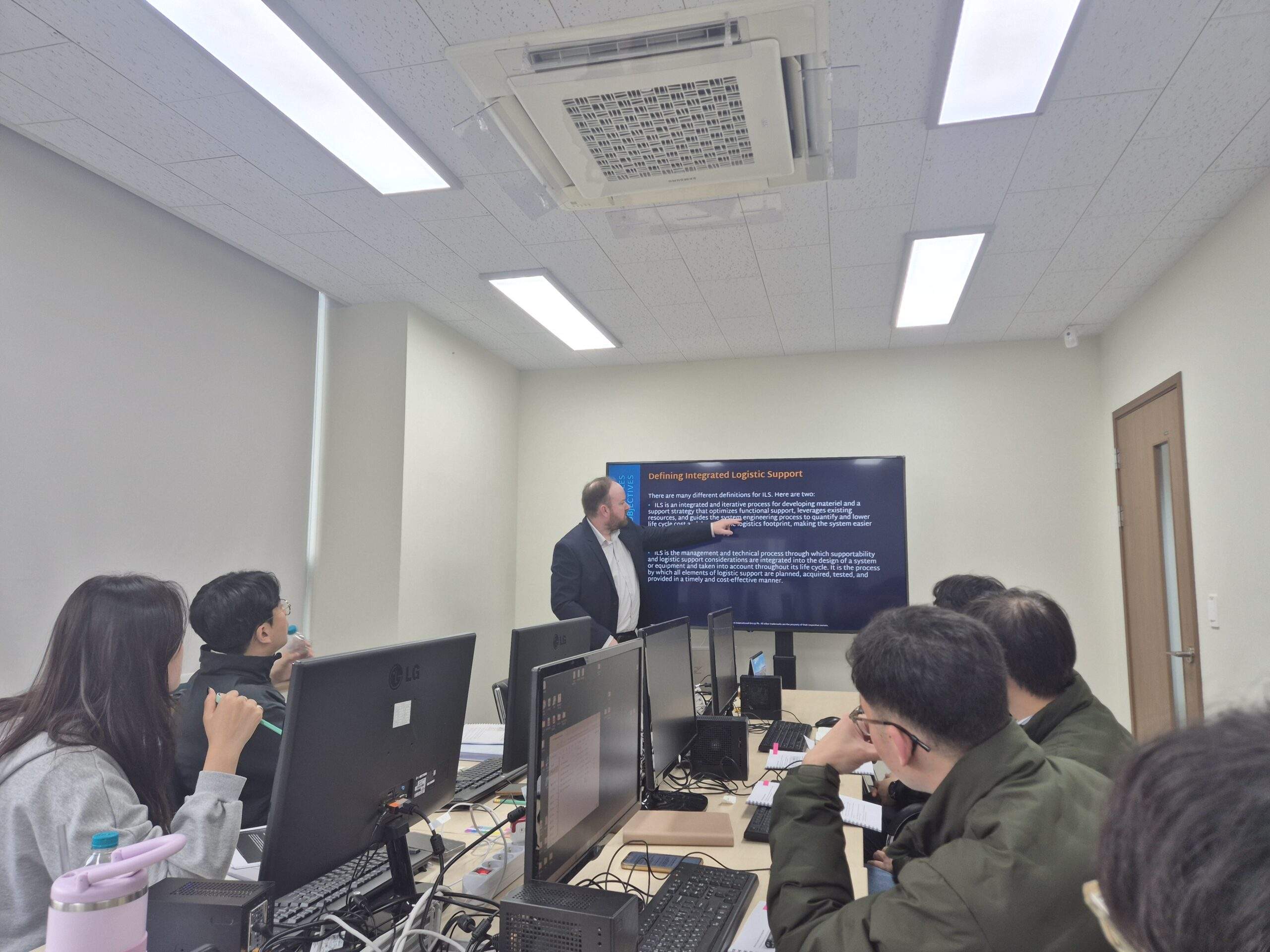 Knowledge sharing with our Agents about Auxilium 4 wintek visit 1 scaled